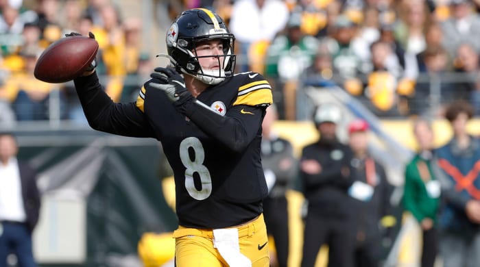 Kenny Pickett throws a pass in his Steelers debut.